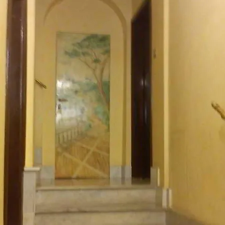 Scalinata Di Piazza Di Spagna 3* روما